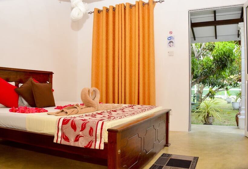 펜션 Negombo Village