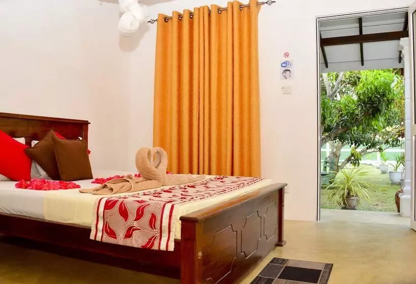 Пансион Negombo Village