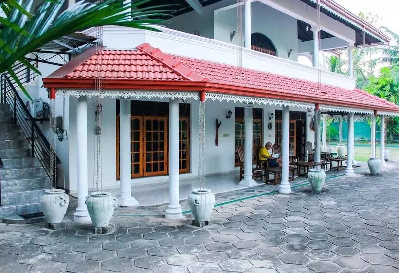 Пансион Negombo Village
