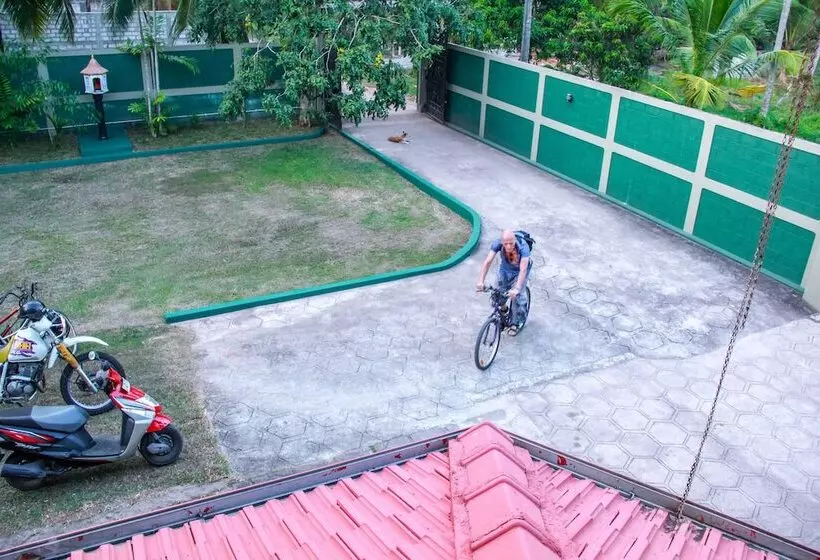 Пансион Negombo Village