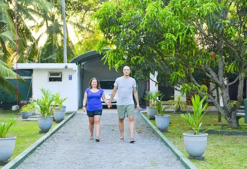 Пансион Negombo Village