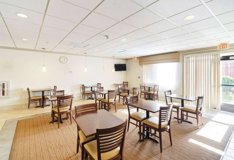 Отель Ramada By Wyndham Jackson Ms