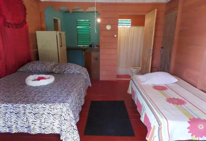 Beach Road Cottages At Jah Bs