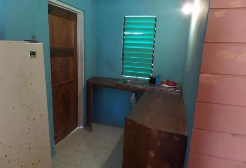 Beach Road Cottages At Jah Bs