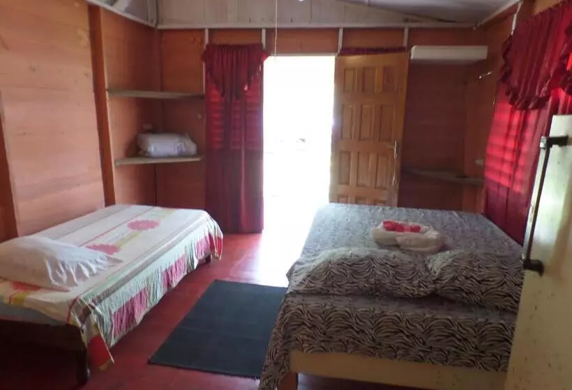 Beach Road Cottages At Jah Bs