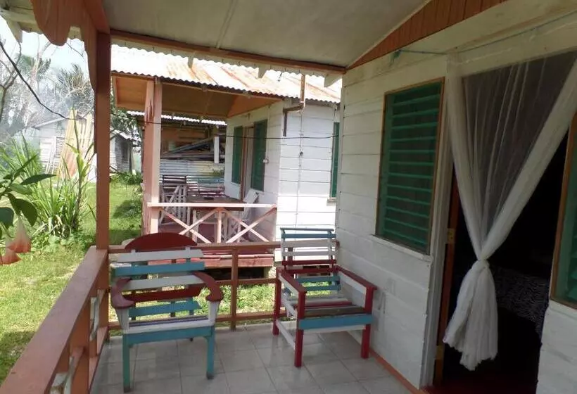 Beach Road Cottages At Jah Bs