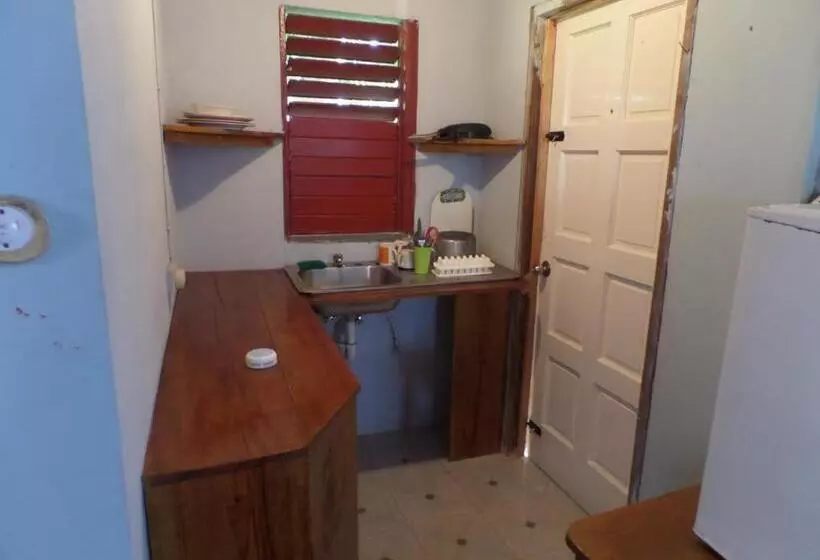 Beach Road Cottages At Jah Bs