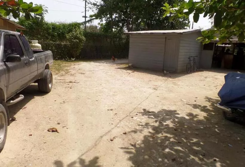 Beach Road Cottages At Jah Bs