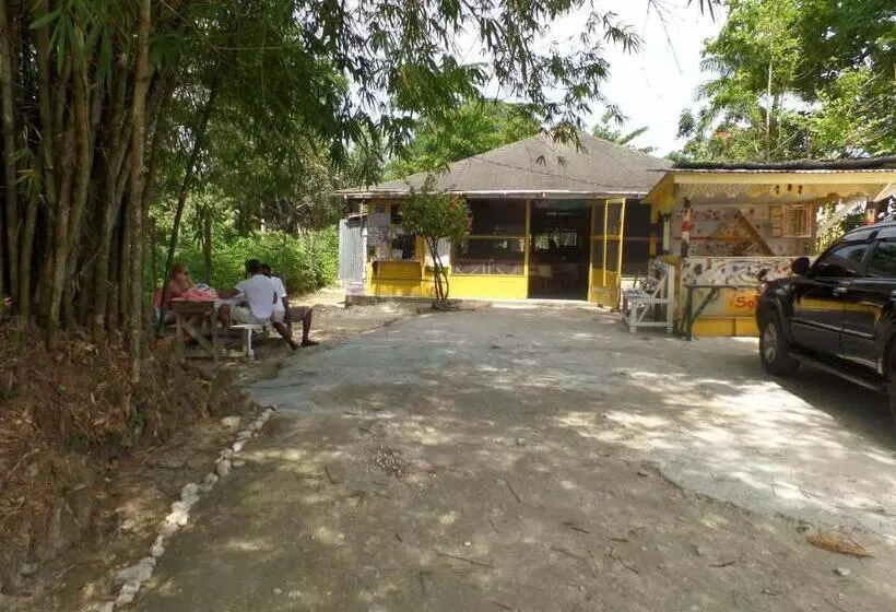 Beach Road Cottages At Jah Bs