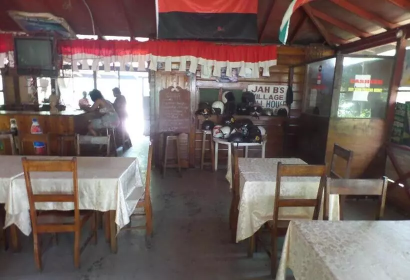 Beach Road Cottages At Jah Bs