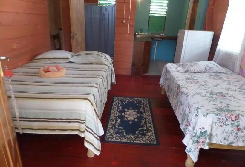 Beach Road Cottages At Jah Bs