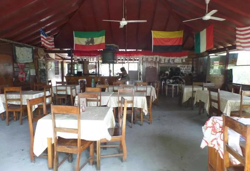 Beach Road Cottages At Jah Bs