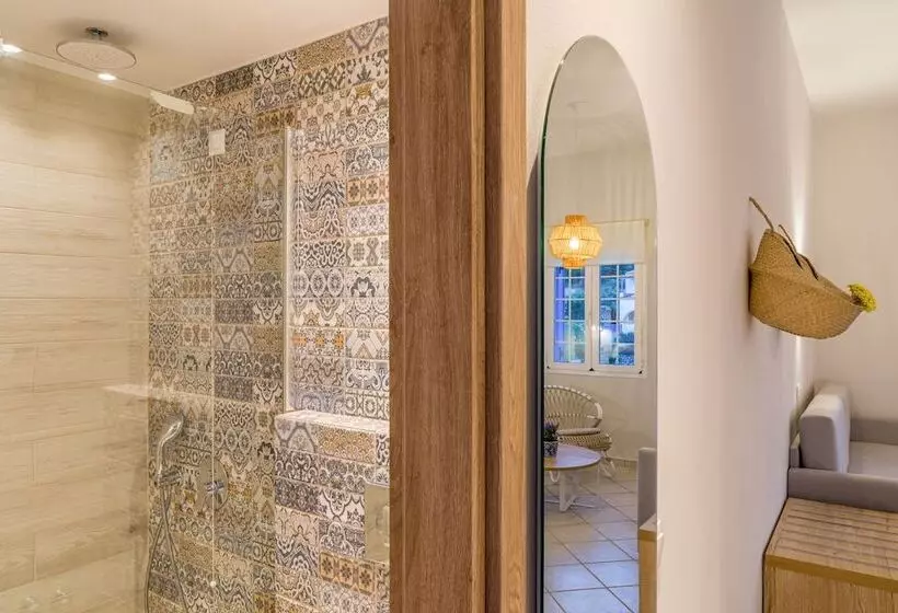 Romantica Hotel Apartments