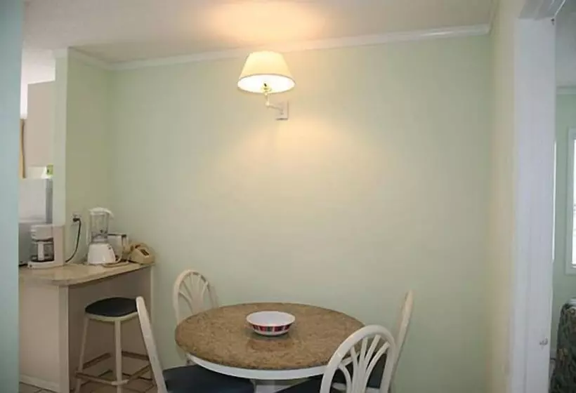 호텔 Traders Inn Beach Club