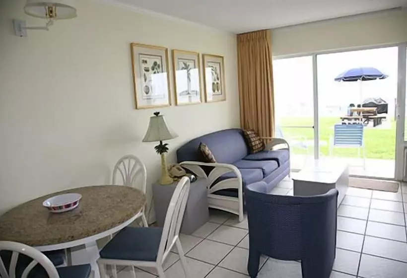 호텔 Traders Inn Beach Club