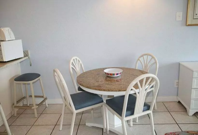 호텔 Traders Inn Beach Club