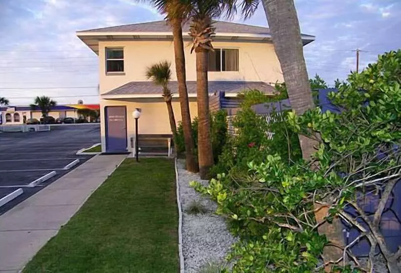 호텔 Traders Inn Beach Club