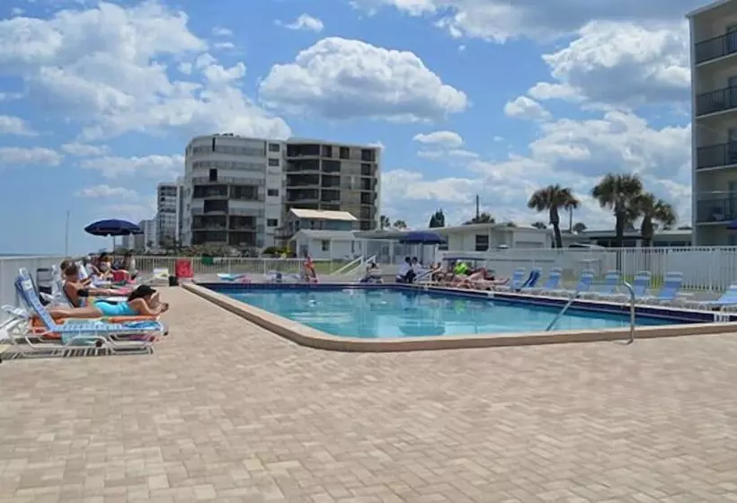 호텔 Traders Inn Beach Club