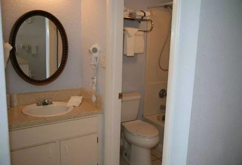 호텔 Traders Inn Beach Club