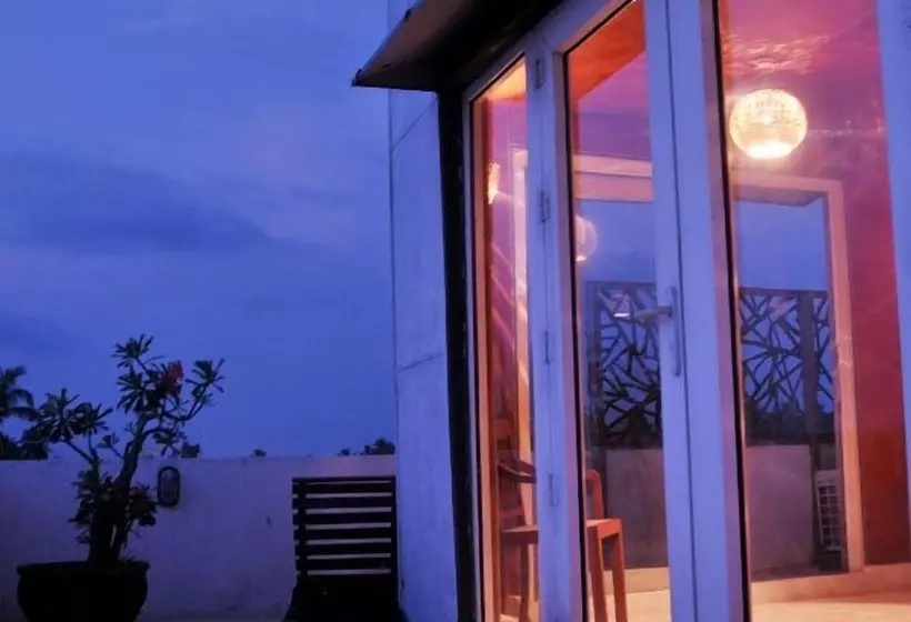 Mamas Coral Beach Hotel & Restaurant