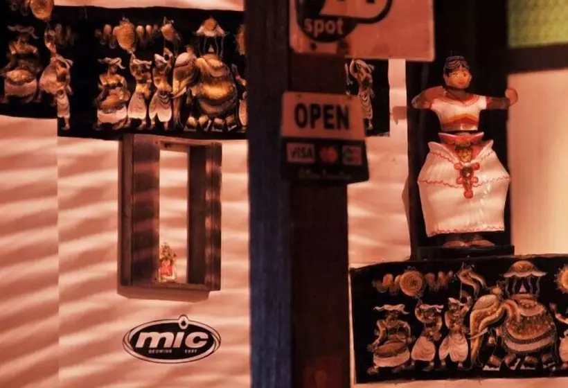 Mamas Coral Beach Hotel & Restaurant