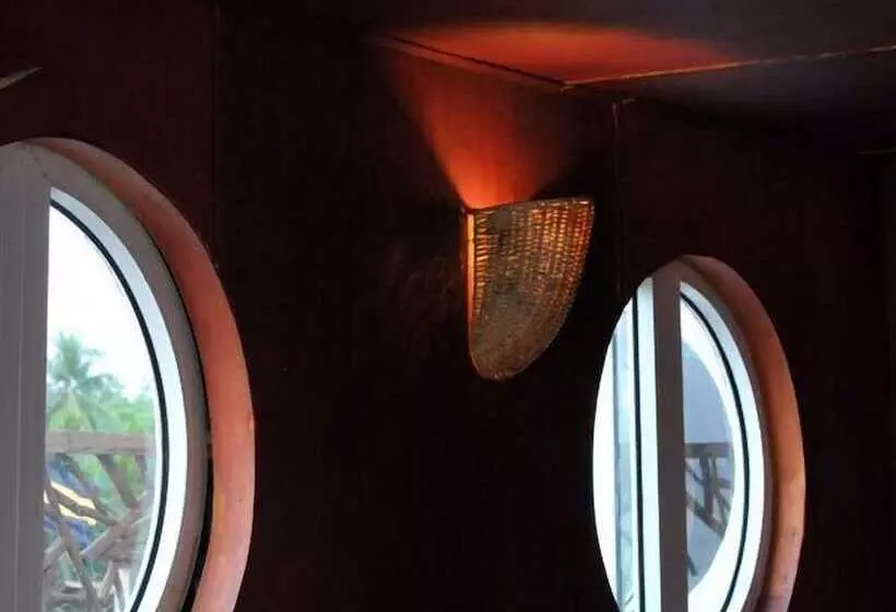 Mamas Coral Beach Hotel & Restaurant