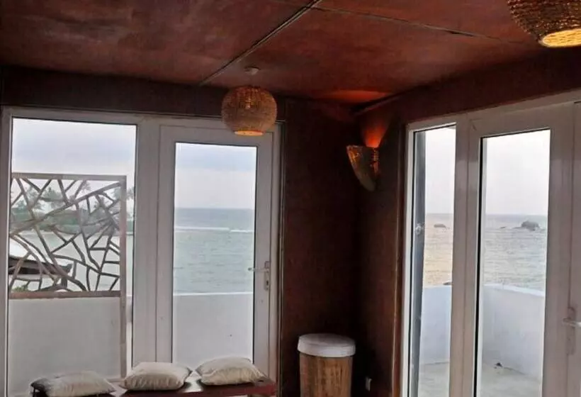 Mamas Coral Beach Hotel & Restaurant