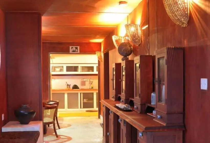 Mamas Coral Beach Hotel & Restaurant