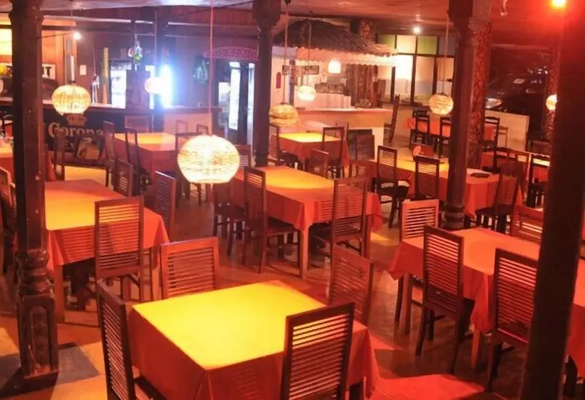 Mamas Coral Beach Hotel & Restaurant