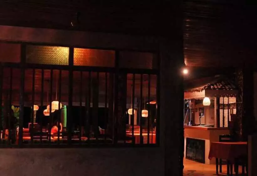 Mamas Coral Beach Hotel & Restaurant