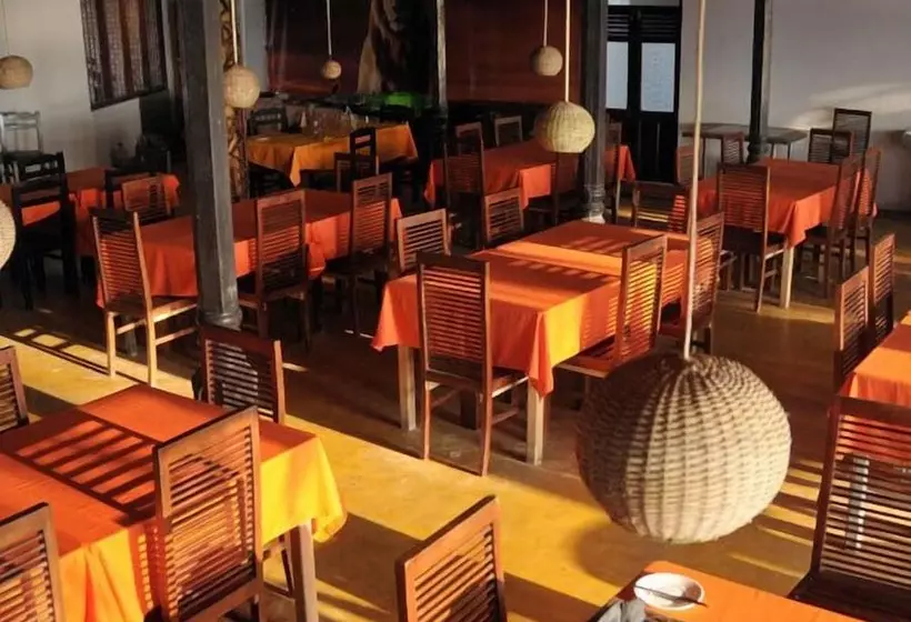 Mamas Coral Beach Hotel & Restaurant