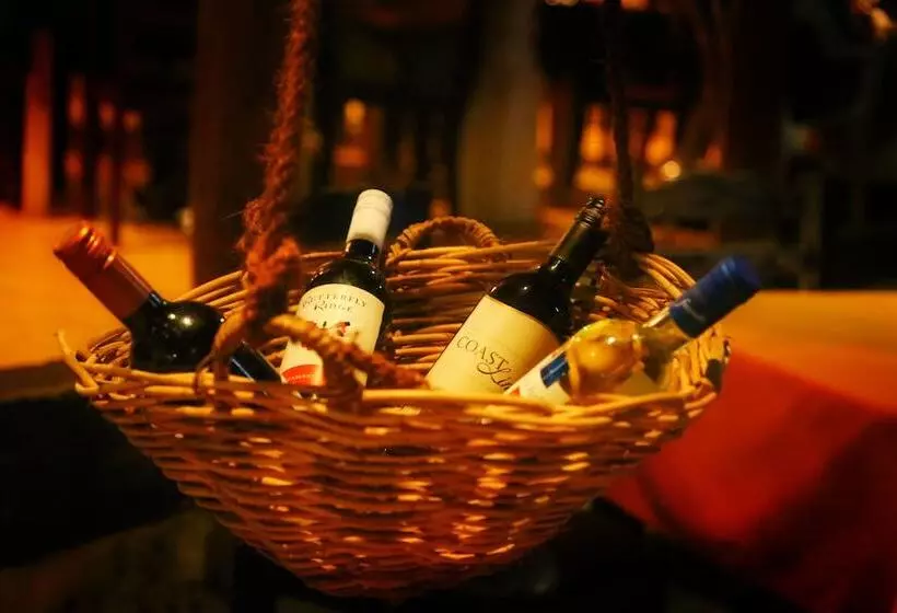 Mamas Coral Beach Hotel & Restaurant