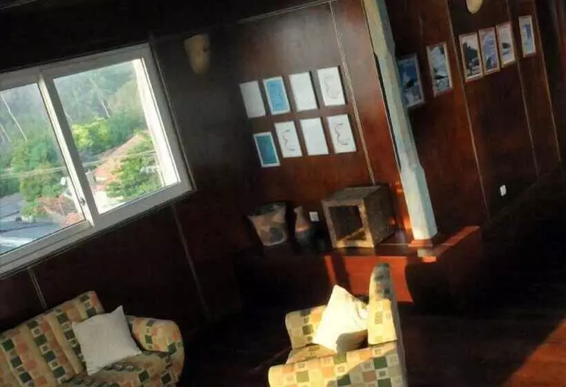 Mamas Coral Beach Hotel & Restaurant