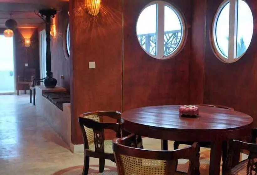 Mamas Coral Beach Hotel & Restaurant