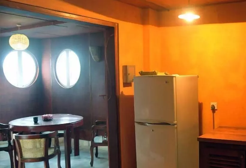 Mamas Coral Beach Hotel & Restaurant