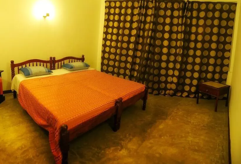 Mamas Coral Beach Hotel & Restaurant