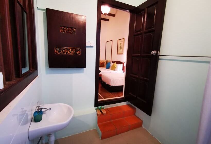 Пансион East Indies Mansion