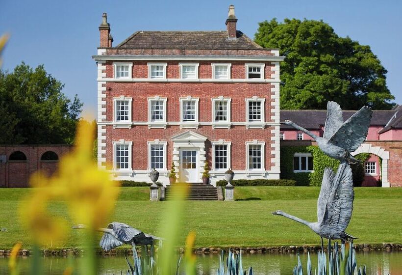 بنسيون The Old Coach House