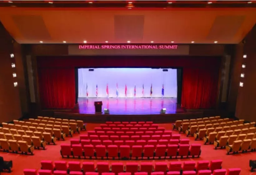 استراحتگاه Imperial Springs