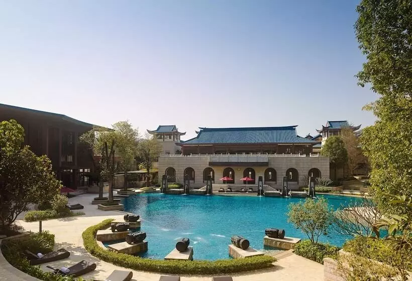 استراحتگاه Imperial Springs