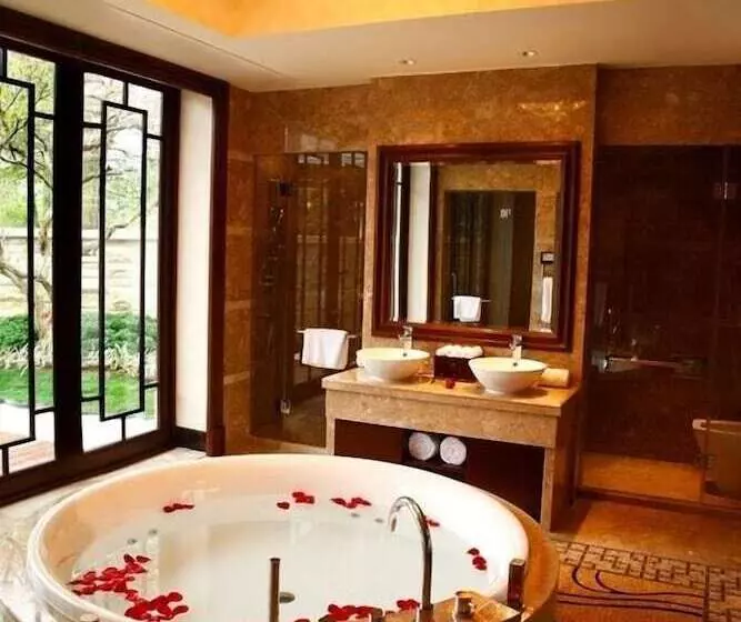 استراحتگاه Imperial Springs