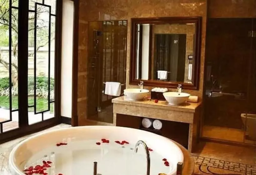 استراحتگاه Imperial Springs