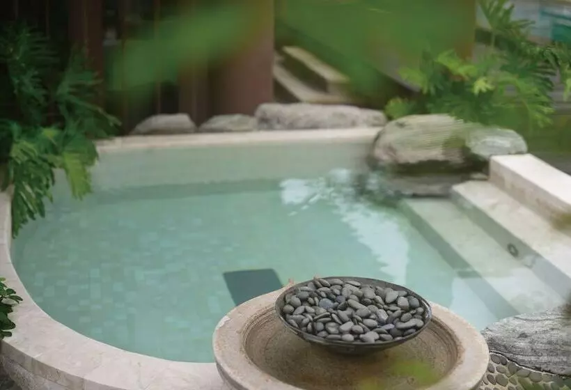 استراحتگاه Imperial Springs