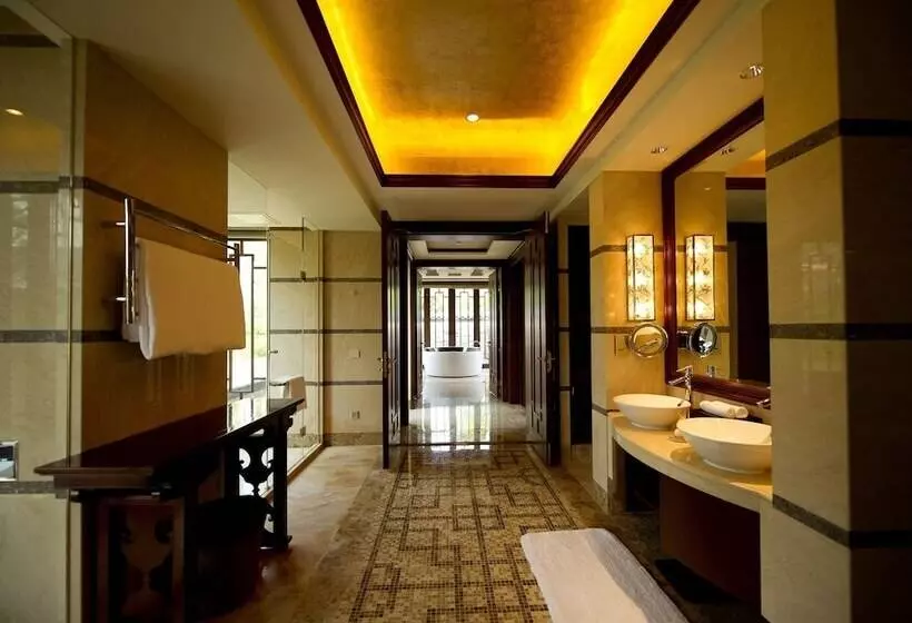 استراحتگاه Imperial Springs