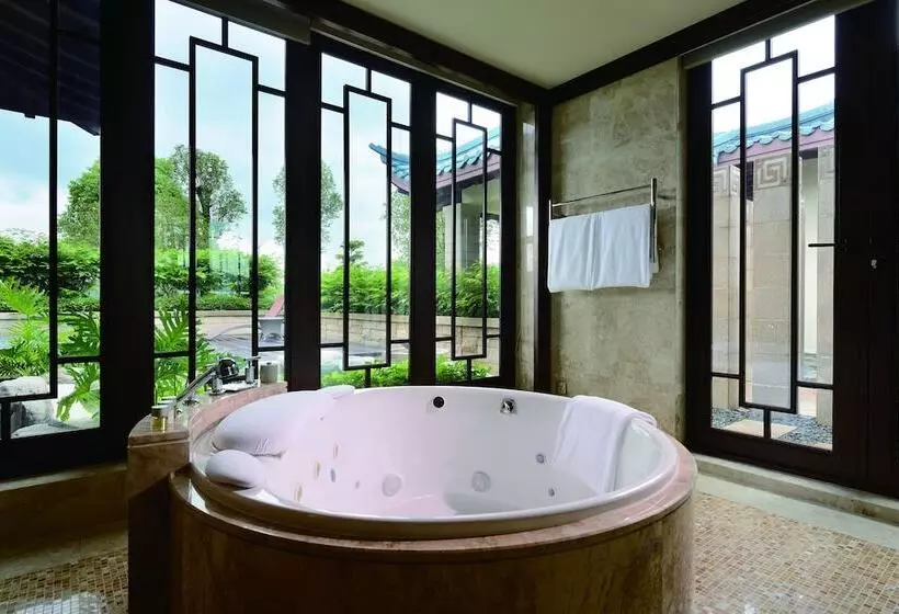 استراحتگاه Imperial Springs