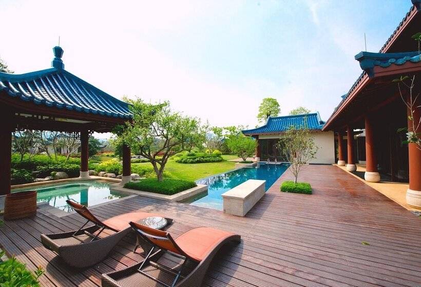 Resort Imperial Springs