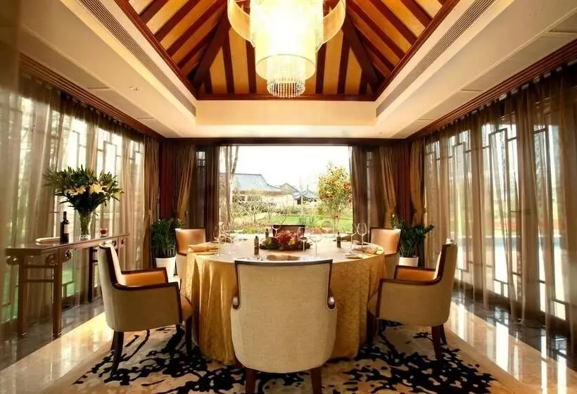 استراحتگاه Imperial Springs