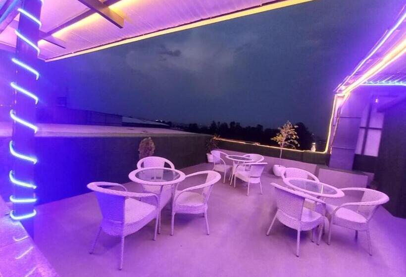 هتل Blue Orchid   A 3 Star Heaven In Tricity