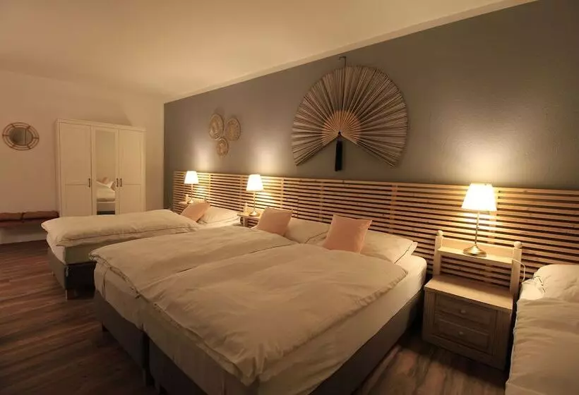 Hotelli Zimmer Asiadreieck Pension
