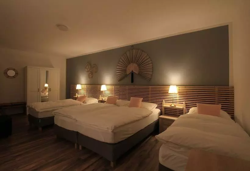 Hotelli Zimmer Asiadreieck Pension